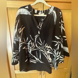 Natori women’s tunic size XL - bell sleeves- great w white pants!